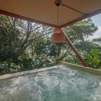 Cabaña El Mamoncillo - Jacuzzi Privado con Calefacción y Malla Catamarán - Cerca a Medellín, viešbutis mieste Sopetranas
