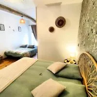 Chambre d'hôtes Le chant des oiseaux - LA SOURCE DE NOS RACINES - CORPS DE FERME AU COEUR DU PARC NATUREL DE L'AVESNOIS, hotel en Beaufort
