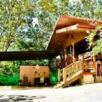Cabaña Colibrí - Parking, hotel di Sarchí
