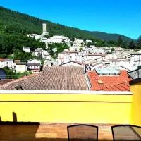 Apartment with Sunny Balcony overlooking Introdacqua, hotel Introdacquában