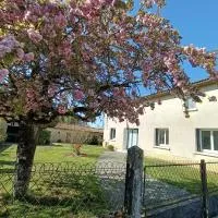 Location des longères, hotel em Brux