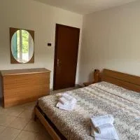 A B House 6 Rustic Holiday Apartment in Casto, ξενοδοχείο σε Casto
