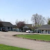 Dollinger's Motor Inn، فندق في Albion
