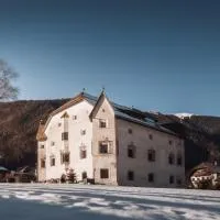 Ansitz Heufler by Norbert Niederkofler โรงแรมในราซุน ดิ โซปรา