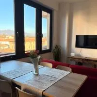 Appartamento con vista su Brunate, hôtel à Olgiate Comasco