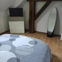 Maison en sortie d'autoroute A31、Rolampontのホテル