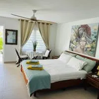 Deja-Blue studio-pool, hotel di Simpson Bay