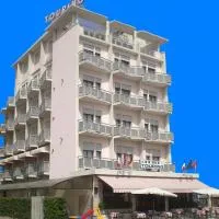 Hotel Touring, готель у місті Соттомаріна
