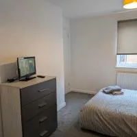 En-suite Double Rooms CORBY 1 Single with separate bathroom Short & Longer stays Shared fully equipped kitchen NN17 Off Shetland Way Near Rockingham, hótel í Rockingham