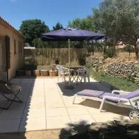 Chez Delph Studio independant a Uzes Secteur Haras et Bowling parking privé et gratuit, hotel a Uzès