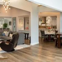DFW Spacious Cozy Modern Villa, hotel u gradu Grand Preri