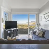 Oceanfront Condo King Suite & Pet-Friendly Stay, hotel u gradu Rockaway Beach