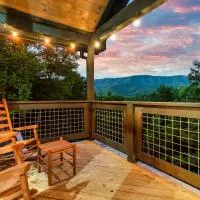 Beautiful Smoky Mountain Views with Hot Tub Game Room, Hotel in Gatlinburg
