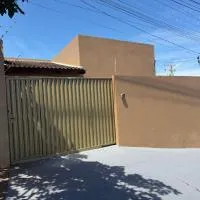 Linda casa e funcional prox Br 060 Go e ao Centro, hotel em Jataí