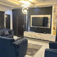 Luxurious Two Bedroom Apartment, hotel a prop de Aeroport internacional Murtala Muhammed, a Ikeja