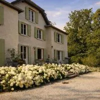 Château du Mont Camille, хотел в Châtelneuf