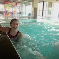 Camping Au Bois Du Cé à 3km du Puy duFou, viešbutis mieste Chambretaud
