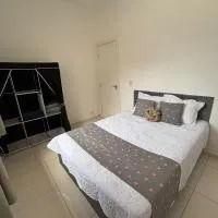 Casa completa em Matinhos aceita pets com Wi Fi, estacionamento e ótima localização, ξενοδοχείο σε Matinhos
