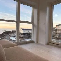 Private apartment with panoramic ocean views, хотел в Илулисат