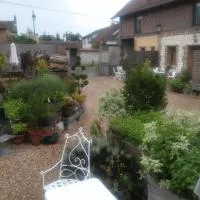 Le Val d'Andé chez habitant 6 lits individuels، فندق في Andé