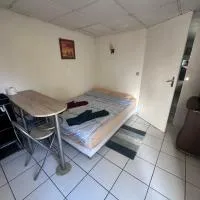 Petit studio cosy, hotelli kohteessa Cersay