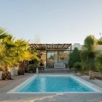 Villa Tata - Private Pool, Garden & Mountain View near the Sea, hotel v destinácii Metókhi