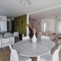 Superbe Maison avec jardin, hotel u gradu 'Bezannes-les-Reims'