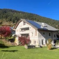 Apartment for 1-4 people Chasa Plazzöl، فندق في موستاير