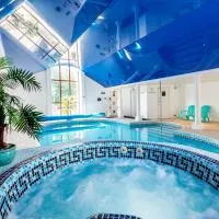 Smugglers Cottage converted Barn with Pool & Jacuzzi NR Lyme Regis, hotel en Whitchurch Canonicorum