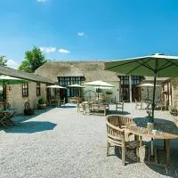 Smugglers Cottage converted Barn with Pool & Jacuzzi NR Lyme Regis, hotel i Whitchurch Canonicorum