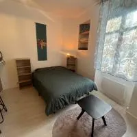 Studio meublé centre-ville Saint Junien, khách sạn ở Saint-Junien