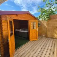 Le Gîte de Clément avec Spa privatif, hotelli kohteessa Courset