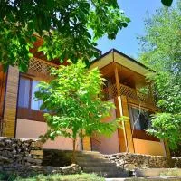 Uhum Mountain Guesthouse, hotel sa Yukary-Ukhum