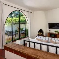 Cozy New - Casa Blanca Suite B1, hotel en Montecito