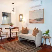 Cozy New - Casa Blanca Suite B1، فندق في Montecito