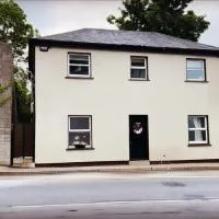 Rockside Villa Cashel Sleeps 6, Jacuzzi Bath, Walk to Rock of Cashel, hotel di Cashel