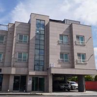 Jeju Dalbit Pension, hotel in Jeju