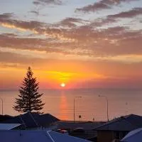 Coastal Comfort Walk to Beach, готель у місті Woody Point