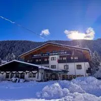 Albergo Scoiattolo Dolomites Experience, hotel din Falcade