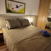 Apartamento beija flor piscina mercado e garagem、トレドのホテル