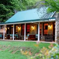 New England Cottage by First Private Stays: Underberg şehrinde bir otel