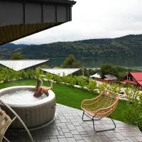 Amumi Lacul Bicaz - Casuta Infinity – hotel w mieście Buhalniţa
