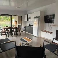 La Hojarasca, hotel in Termas de Guaviyu