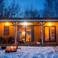 Huttopia Berkshires، فندق في هانكوك