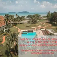 The Nouveau Chumphon Beach Resort And Golf: Chumphon şehrinde bir otel