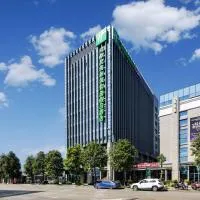 Holiday Inn Express Chengdu Wuhou New City by IHG, hotel sa Chengdu