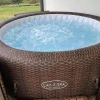 L'Escapade des Hauts location saisonnière avec jacuzzi โรงแรมในเลอ ตอมปง