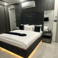 Gold Pine Hotel Mall Road، فندق في لاهور