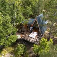 ALPINEST - Les Cabanes du Pas de la Louve, hotel en Serres