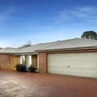 Suburb best family house Melbourne east, hotel en Boronia